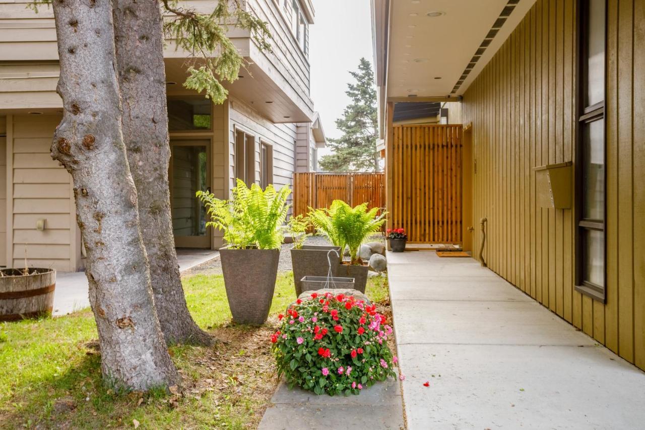 Downtown Contemporary Cove Villa Anchorage Exterior photo